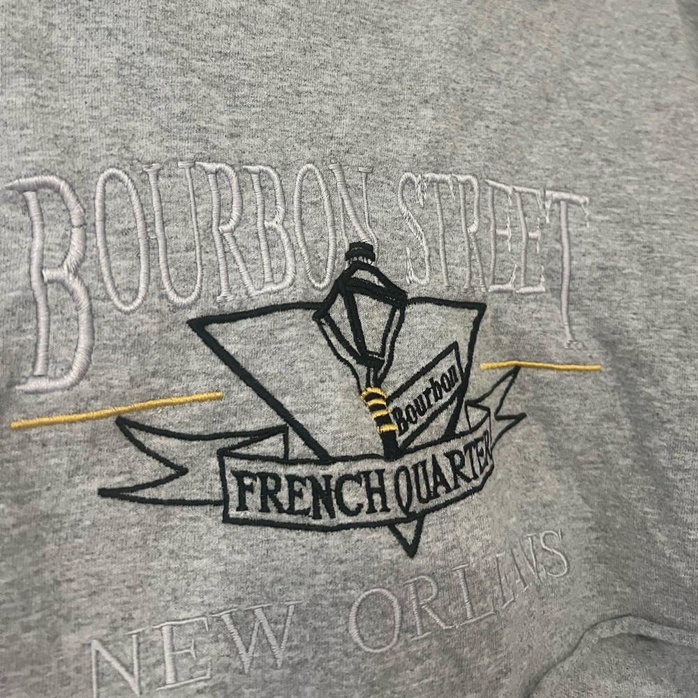 VINTAGE GILDAN BOURBON STREET CROP TOP